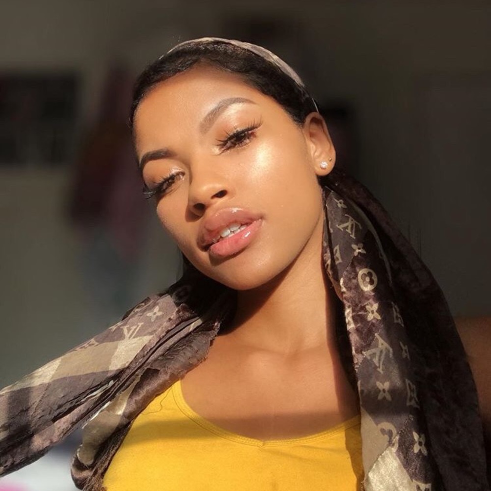 Meet your Posher, Phoenix